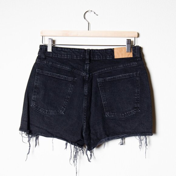 Zara Cutoff Shorts, size 8 - Picture 2 of 6